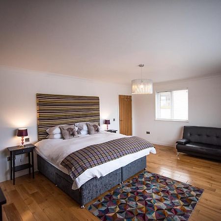 Charming 1Br Cottage With Garden, Spacious Rooms - Part Of Langley Serviced Apartments Several Properties In Wick Wick  Exterior foto