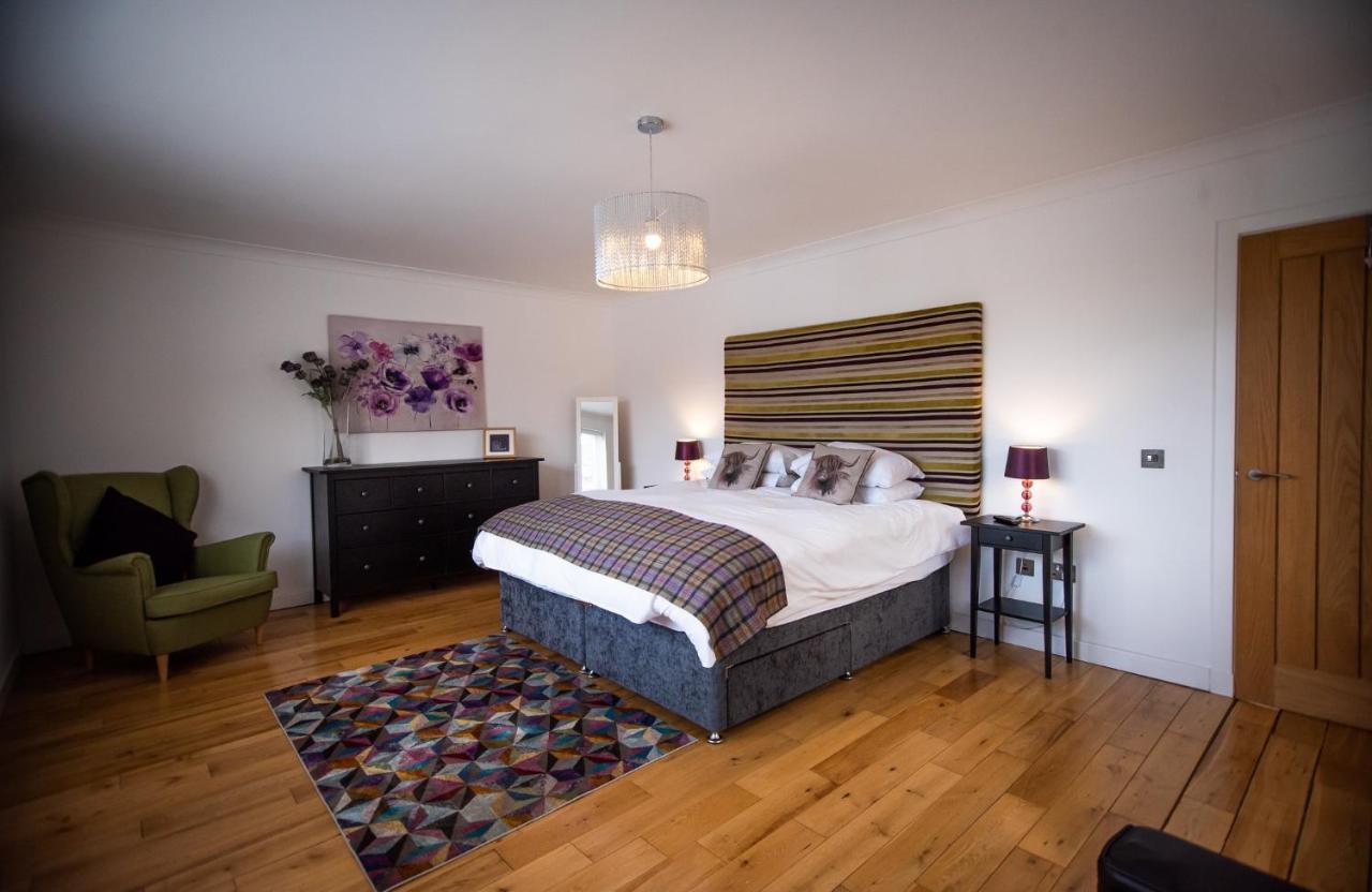 Charming 1Br Cottage With Garden, Spacious Rooms - Part Of Langley Serviced Apartments Several Properties In Wick Wick  Exterior foto