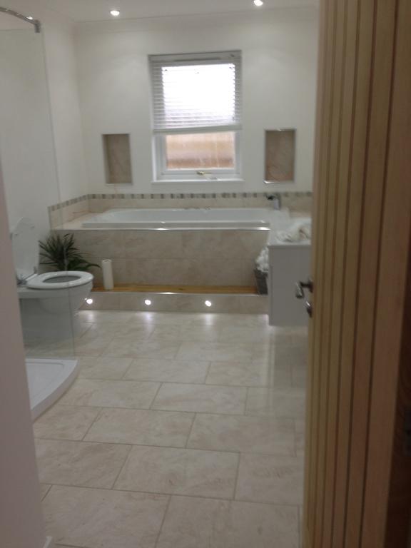 Charming 1Br Cottage With Garden, Spacious Rooms - Part Of Langley Serviced Apartments Several Properties In Wick Wick  Exterior foto